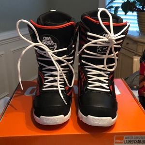 Snowboarding boots